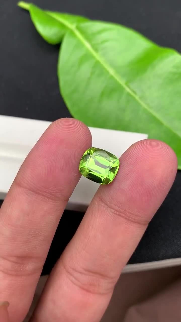 Natural Peridot Gemstones, Top Color Cushion Cut Peridot Loose Gemstone From Pakistan - 1.65 carats 6.2*5.9*5.5 online mm