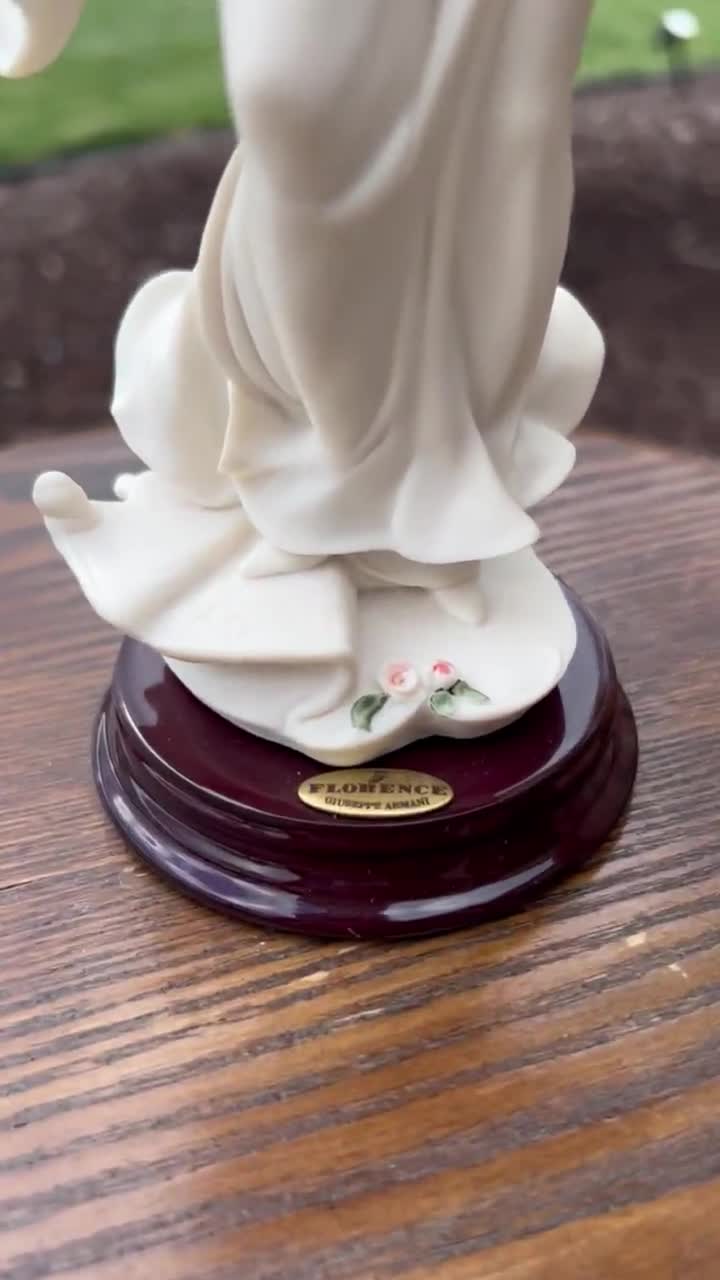 Giuseppe Armani Porcelain Figurine, Rare Sun Shower, Damina