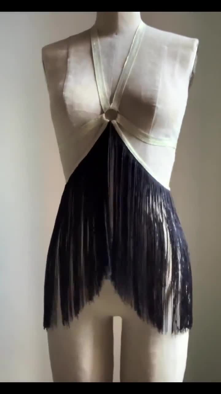 Biustonosz typu halter z frędzlami i ozdobnym kółkiem Burlesque Burluxe Harness video poster