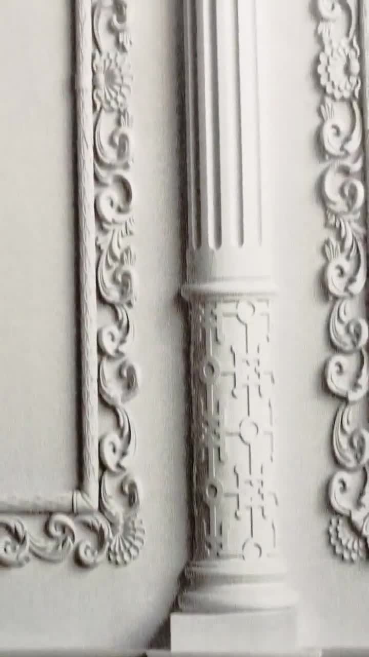 Flache Tapete klassische Barockwand mit Zierleisten und Säulen