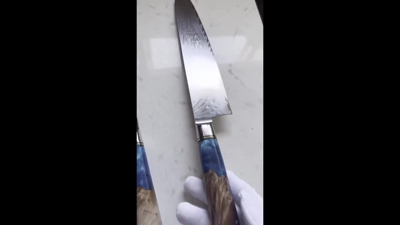 Elegant Style 8″ Chef Knife - 67-layer VG10 Damascus (Tsunami