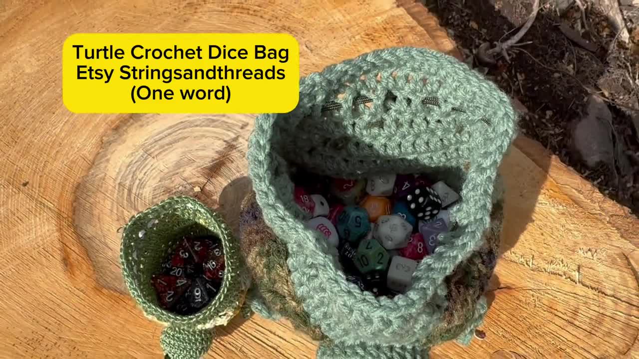 A sweet little dice bag that opens up into a dice tray! : r/crochet
