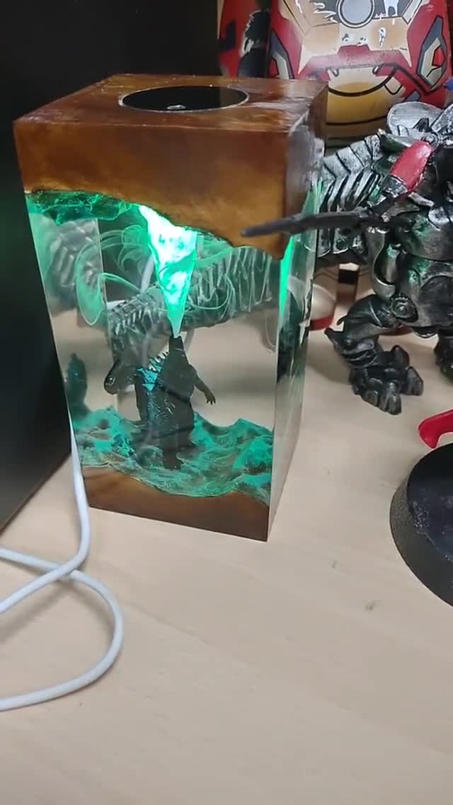 ゴジラ ジオラマ レジンランプ：怪獣 ファイアブレス LED テーブル