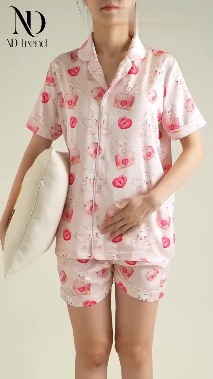 Vintage Blumen Streifen Pyjama Set | Romanticcore Nachtwäsche | Elegantes, gemütliches Pyjamas Geschenk für Frauen video poster