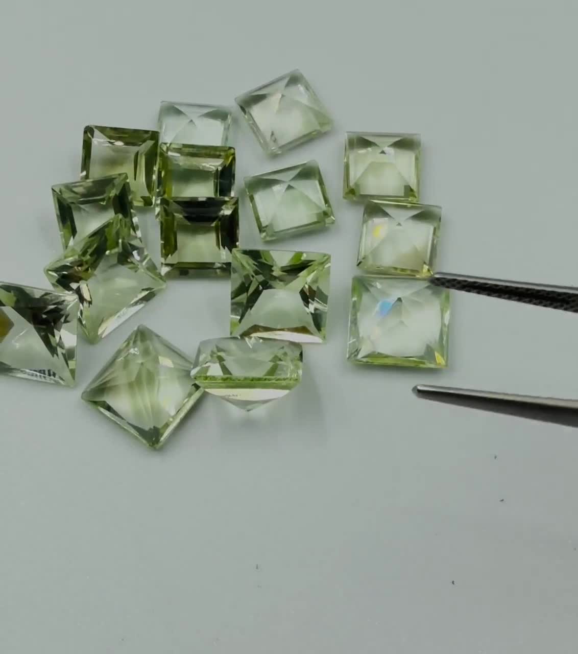 グリーンアメジスト スクエアファセットカット ルースジェムストーン 3