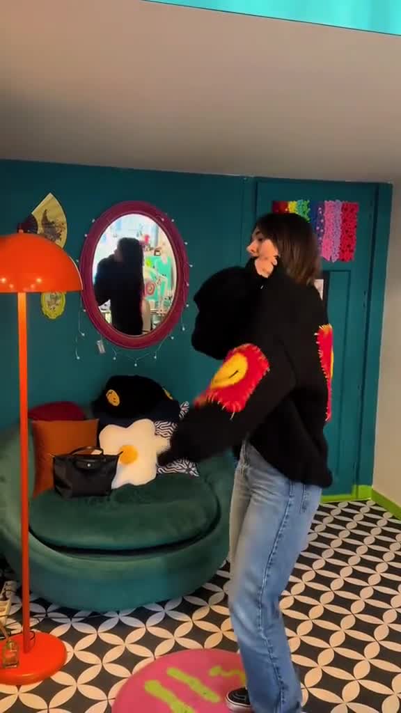 GlowbySely/ Chaqueta extragrande con sonrisa/ Chaqueta de punto extragrande/ Top de punto para mujer/ Cárdigan de punto/ Regalo para ella video poster