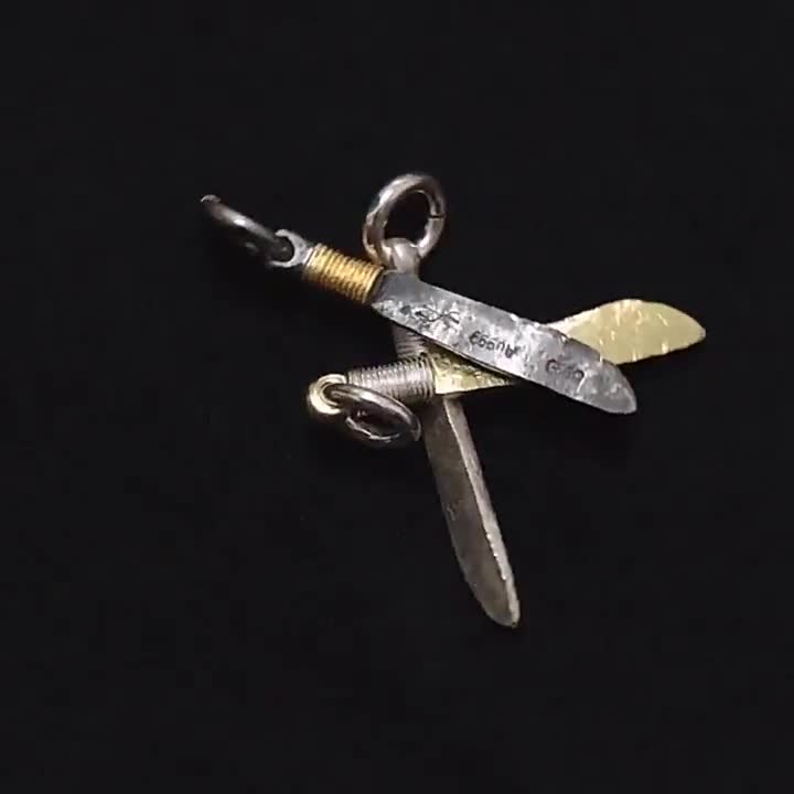 Collana Unisex Con Ciondolo A Doppio Coltello - Gioielli Dalla Personalità Semplice E Stile Unico