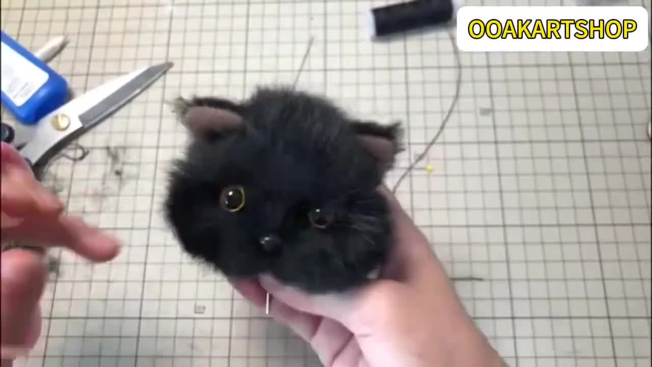 ポーズをとれる手作り猫のぬいぐるみ、リアルな黒猫アートドール