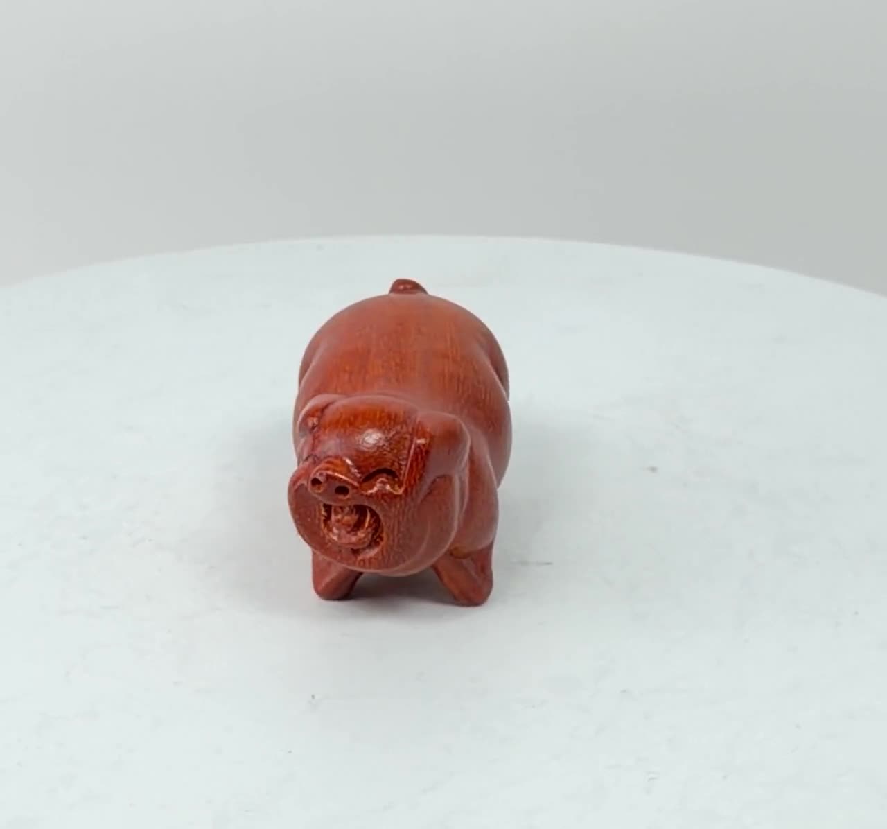 中国彫刻の小さな幸せな豚の木彫りの置物 - Etsy 日本