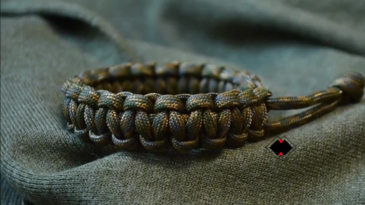 Make a Mad Max Style Paracord Survival Bracelet THE ORIGINAL