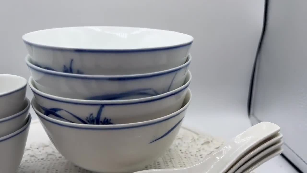 ヴィンテージ中国磁器食器セット：青い花柄のボウル、サキカップ