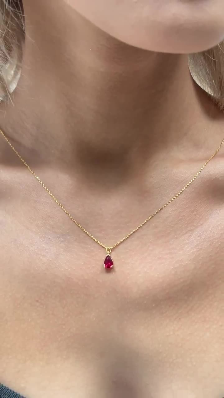 Madeline 14k Yellow Gold Small Pendant Necklace in Ruby | Kendra Scott