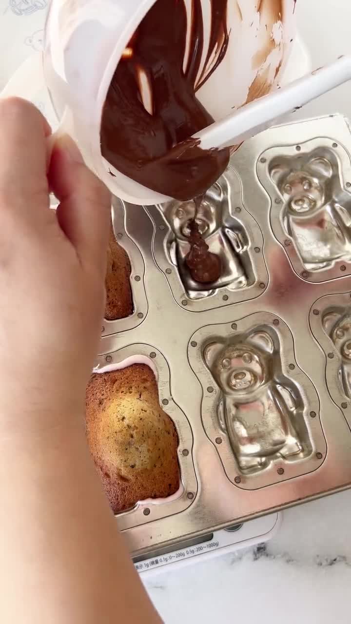 子ぐま【メーランオリジナルコレクション】 ANNEKATRIN MEHLAN Silicone Coated Madeleine Pan - Bear | Matsunaga Japan Animal