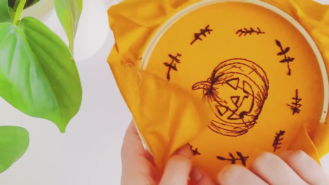 PATRÓN DE BORDADO PDF ⨯ Jack O'Lantern / Calabaza de Halloween patrón pdf - bordado fácil para principiantes pdf - patrón de bordado de otoño - otoño video poster