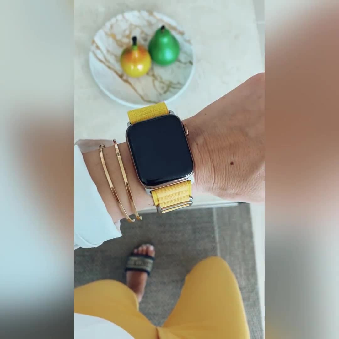 Infinity Loops | Designer Apple Watch Band for Women Yellow Flower / 42mm 44mm 45mm 49mm (Ultra)