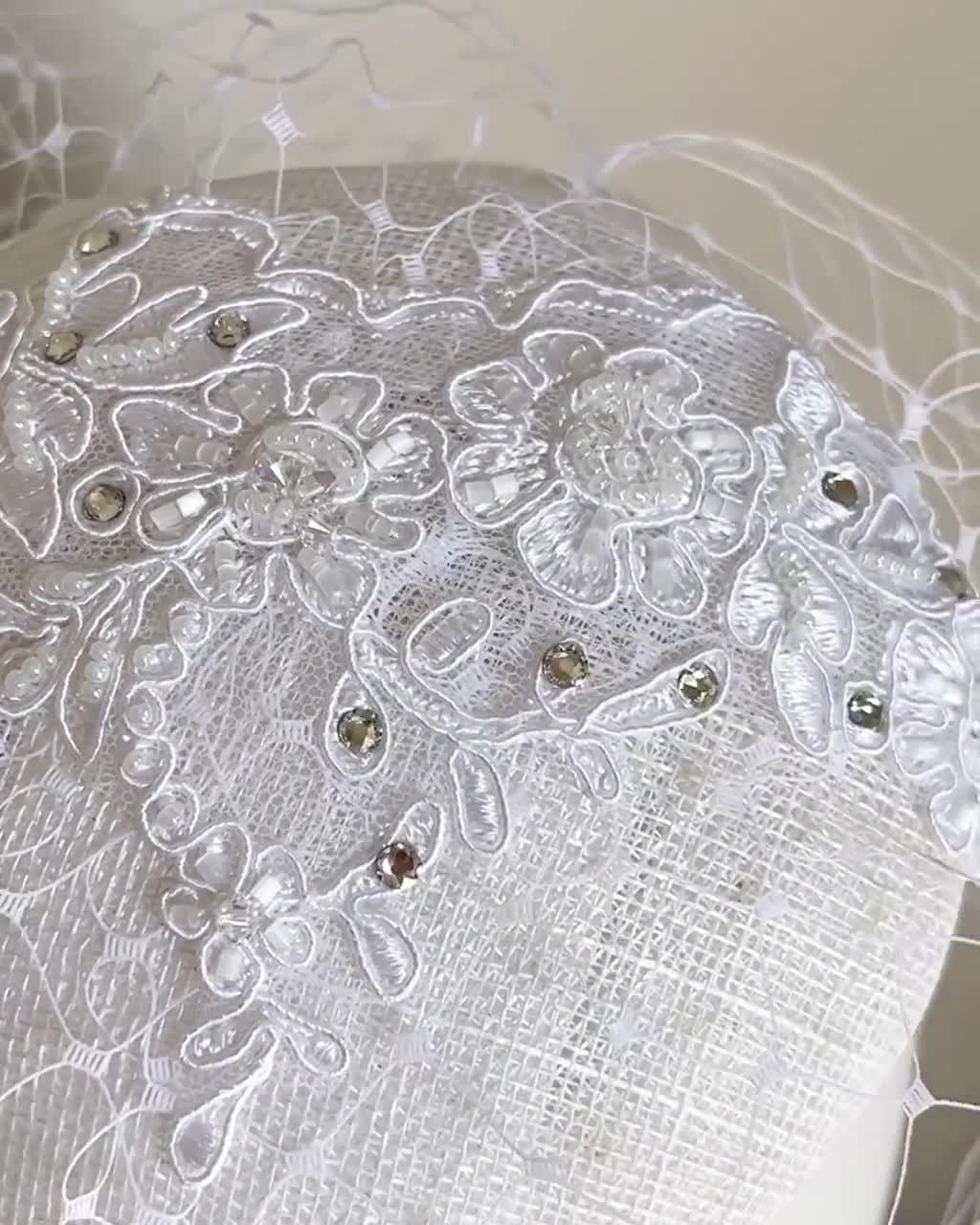 Dodheah Fascinator Sombreros Para Mujeres Diadema Fascinator Bodas Vintage Bibi Sombrero Elegante Sombrero Pluma Malla Velo Diadema Pinza Para Boda Fiesta Carnaval A1-Gris