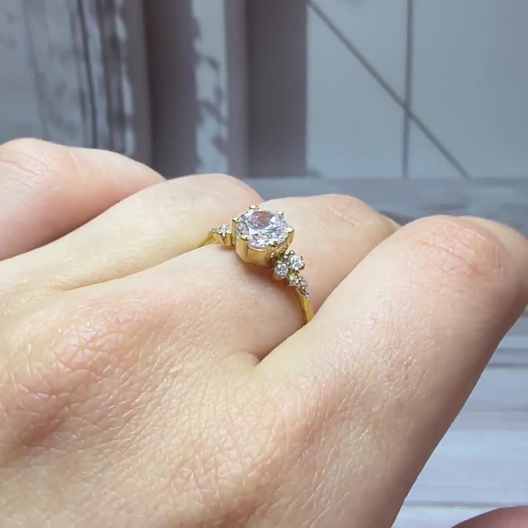 Einzigartiger 14k Goldcluster-Verlobungsring, 1KT Verlobungsring für Sie, Zierliche Cluster-Versprechensring, Cluster-CZ-Jubiläumsring video poster