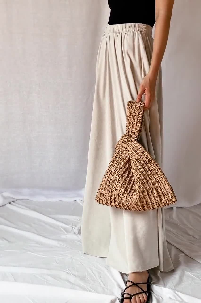 Raffia Knot Bag in Tan, Crochet Raffia Handbag, Summer Wrist Bag, Minimal  Straw Bag, Handcrafted Pouch Purse — The Raffia Knot Bag