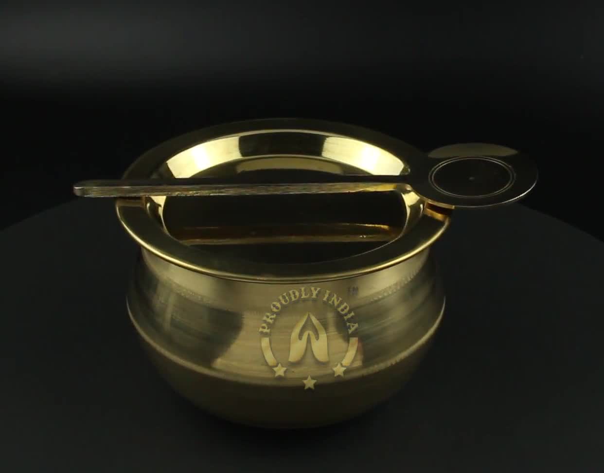 Brass PONGAL Pot Set, Brass PONGAL URULI Set, Brass PONGAL PAANAI Set, with  PONGAL KARANDI and Plate (2.5 Litre) : : Home & Kitchen