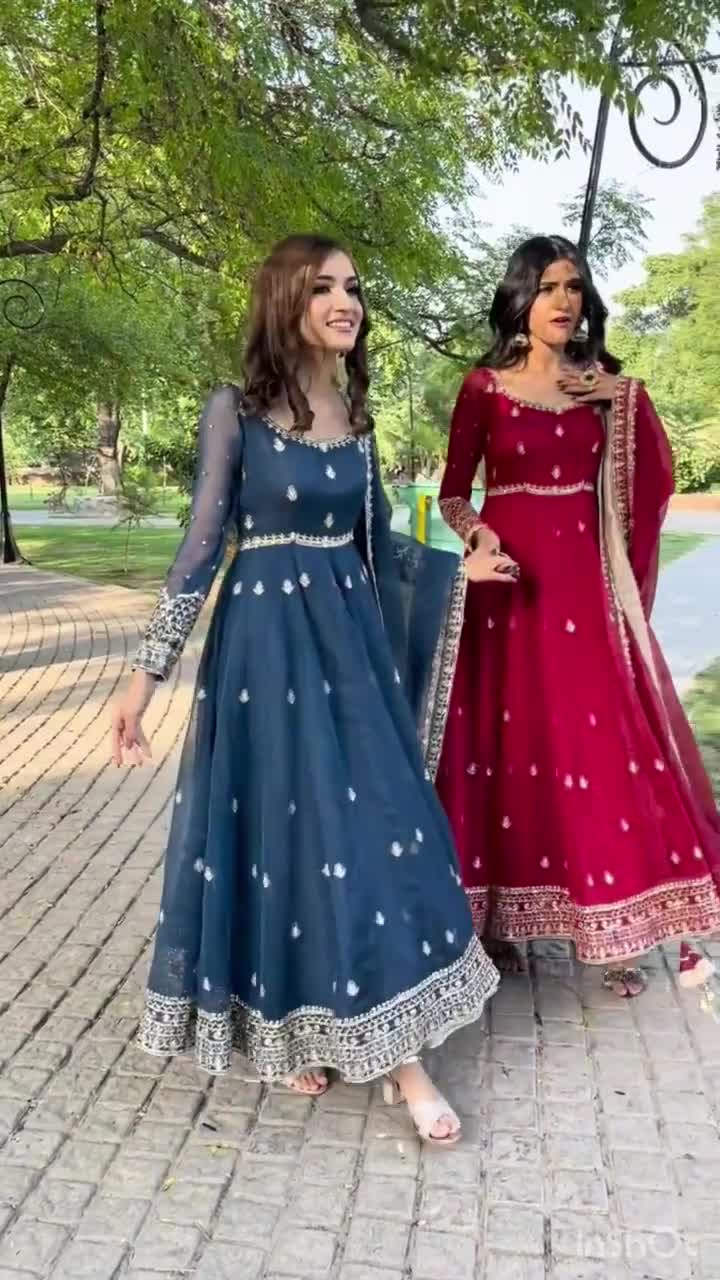 Pin by Hafsa Amjad on Lawn suit | Pakistani dress design, Stylish dresses,  Stylish dress designs