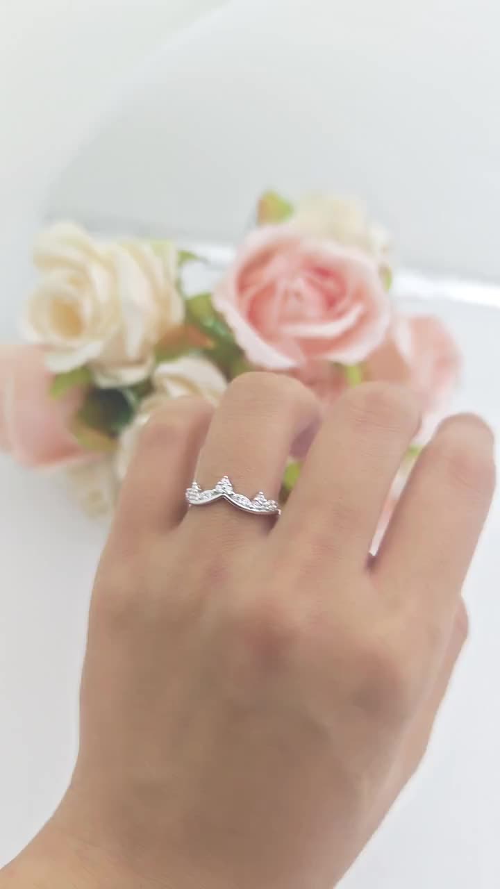 Contour Chevron V Shape Bridal Band Women Ring Cubic
