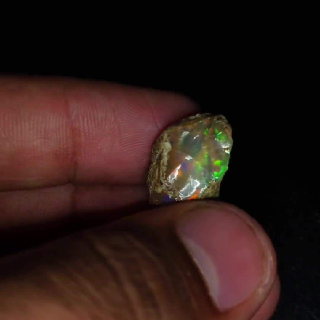 エチオピア産ウェロファイアオパール原石：天然宝石（22 x 14 mm、17