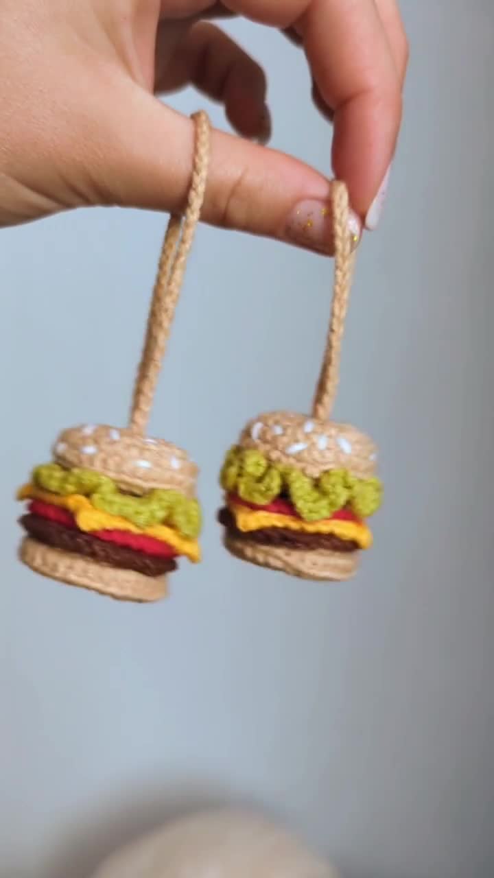 [10点セット] あみぐるみ　ハンバーガーのキーホルダー 2点セット] ハンドメイド あみぐるみ ハンバーガーのキーホルダー