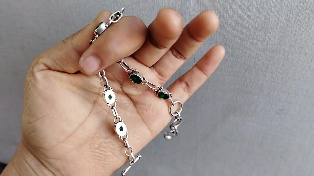 Antico bracciale anglo-indiano in argento sterling, divinità buddiste, epoca vittoriana in vendita su Italia | bracciali argento indiano, bracciale argento indiano, bracciali rigidi argento indiano