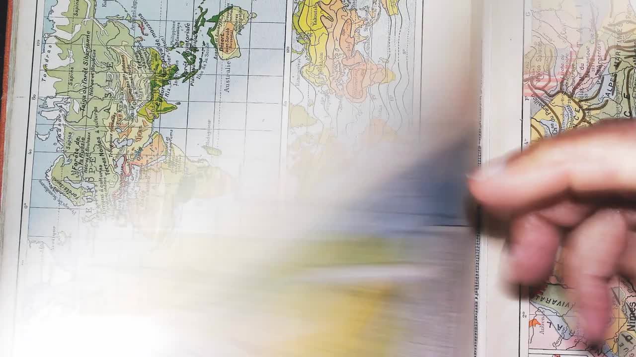フランス古典実用地図帳 アシェット、343 枚のカラー地図、厚紙、75 枚