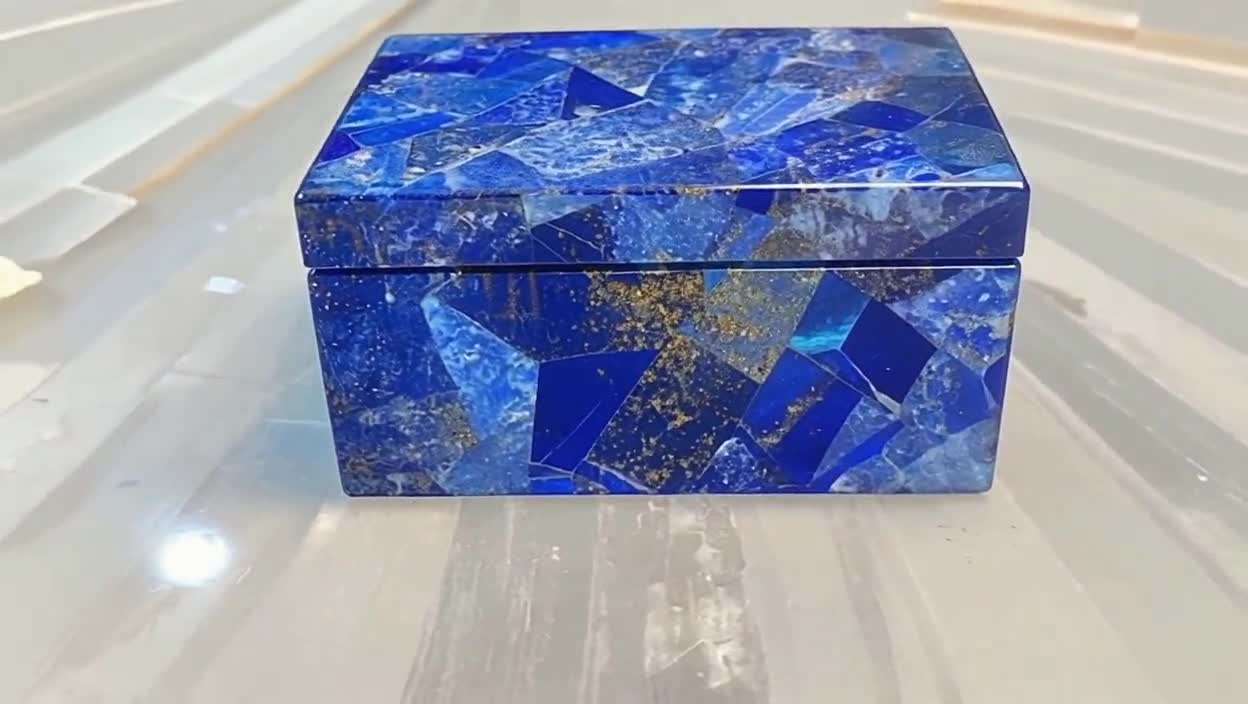 ラピスラズリ製ジュエリーボックス｜手彫りのブルージェムストーン収納