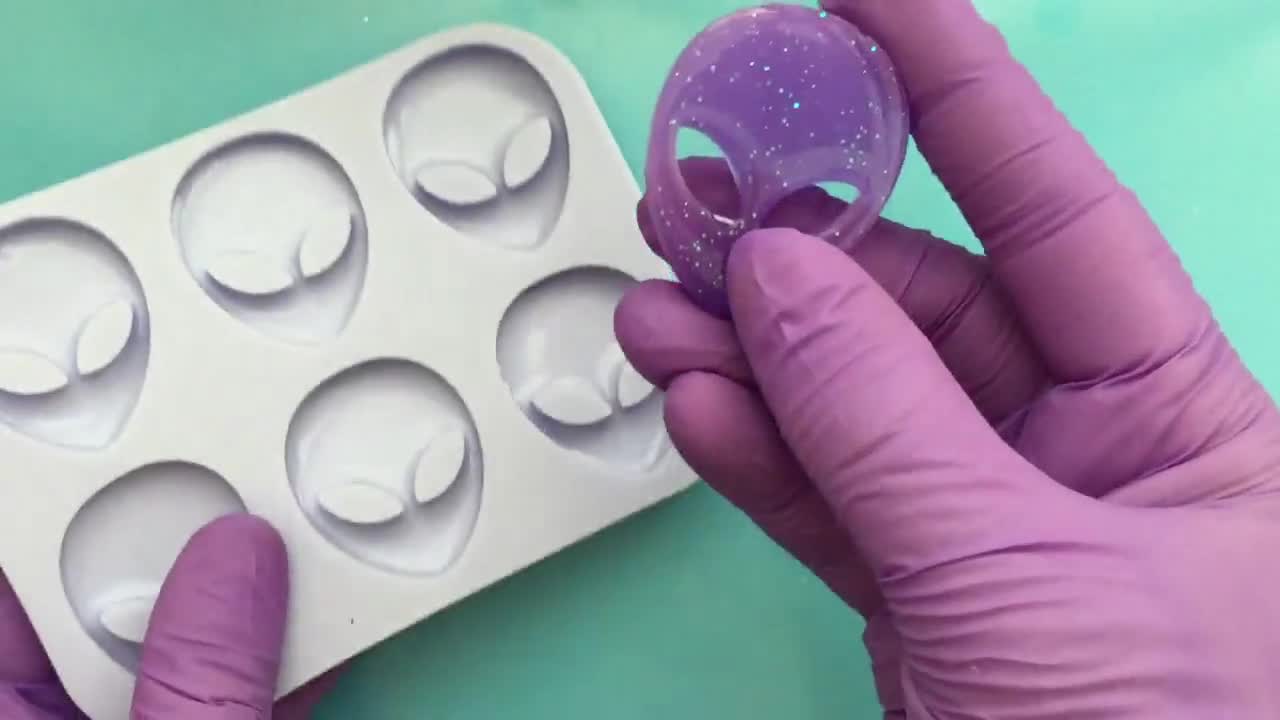 https://v.etsystatic.com/video/upload/q_auto/video_57_alien_silicone_mold_demo_0_hpaitb.jpg