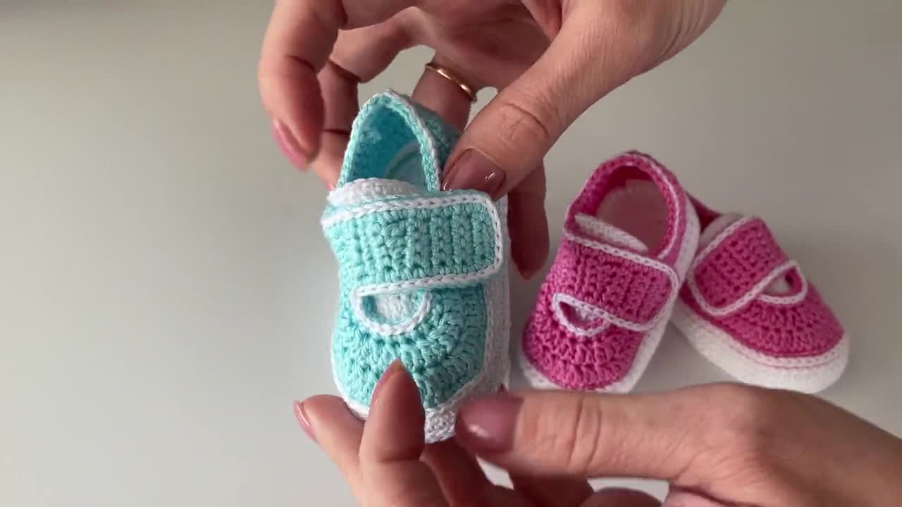 Super Easy Baby Booties Crochet Pattern -