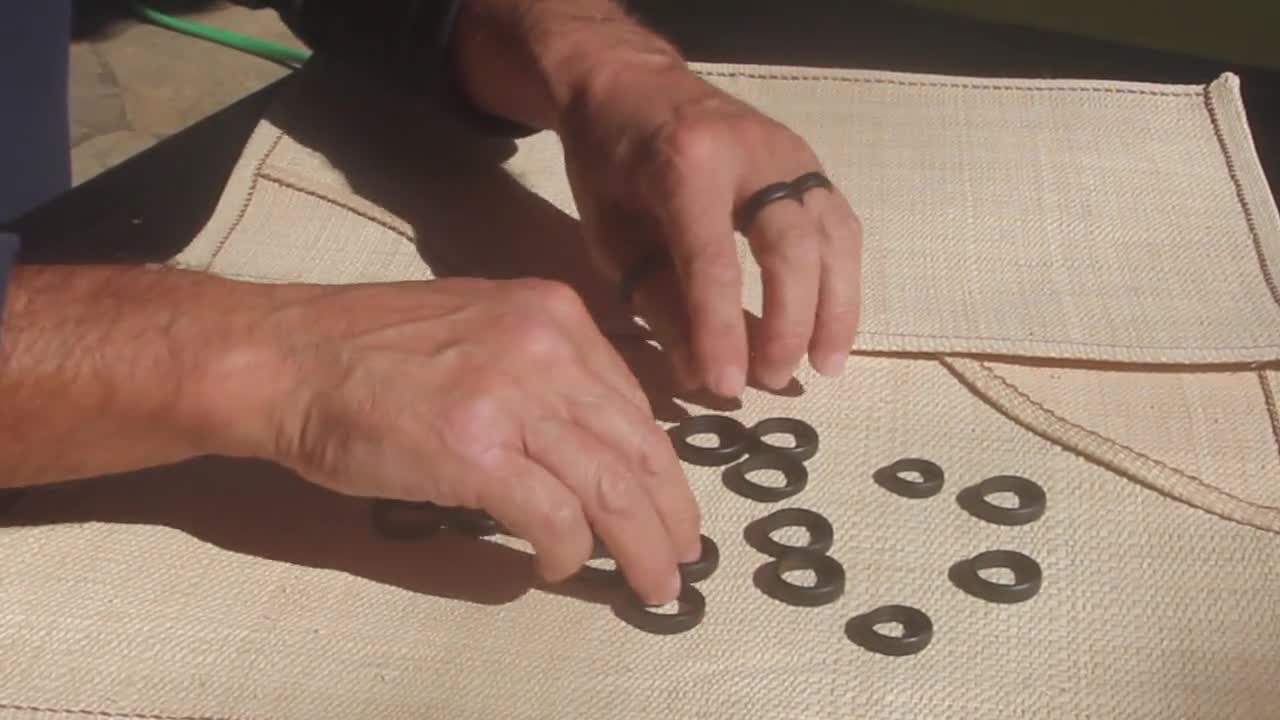Cienkie krążki kokosowe - Czarne - wykonane z kokosa tucum video poster
