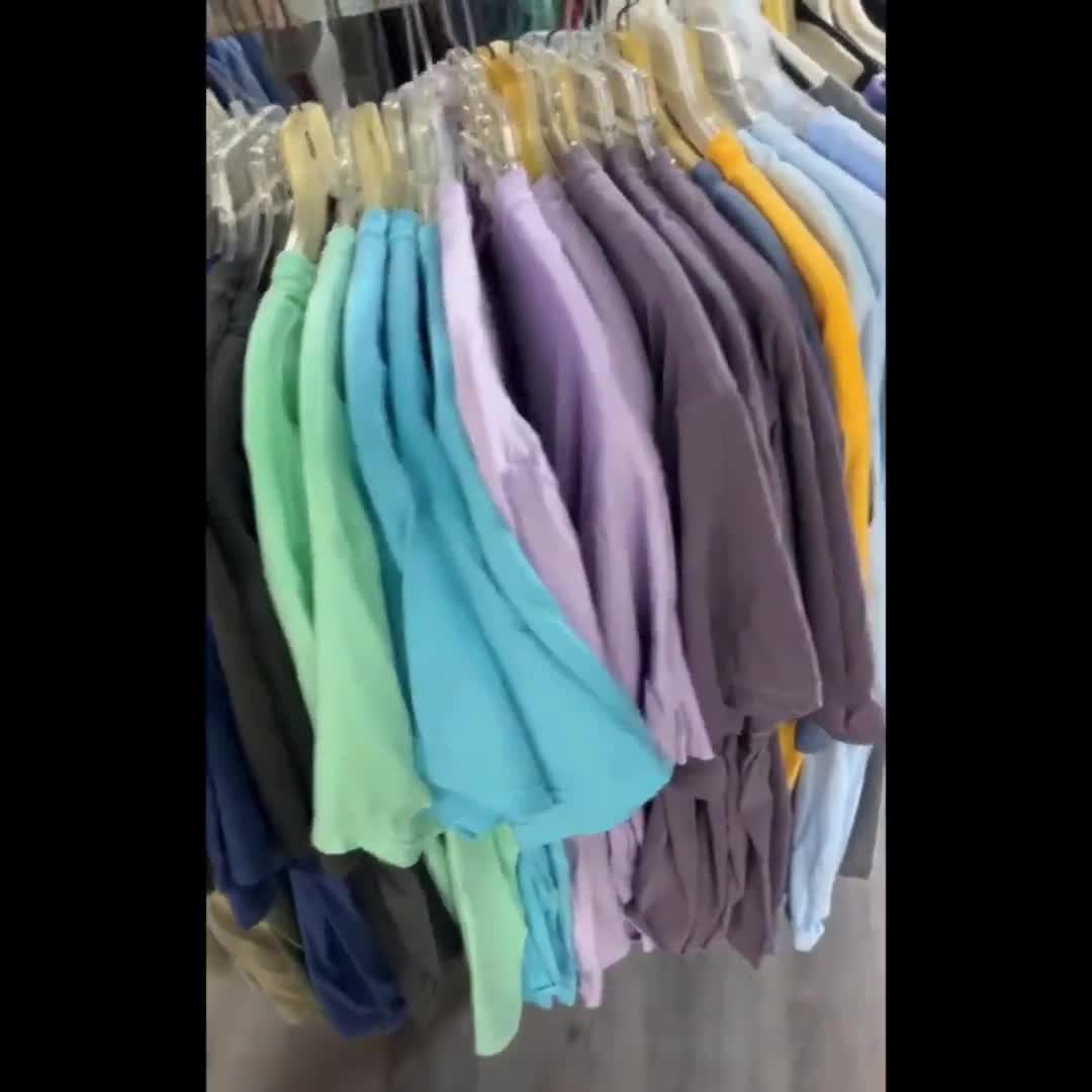 Camiseta com os personagens de Páscoa de Carros: Relâmpago McQueen, Orelhas de Coelho do Mate, Caça aos Ovos de Páscoa da Disney Pixar. video poster