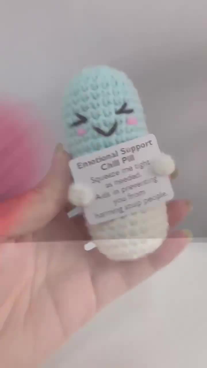 Adorable pilule de refroidissement au crochet, pilules de soutien émotionnel, pilules d'urgence, pilules en peluche, soulagement du stress, pilule heureuse, cadeaux de rétablissement, décoration de