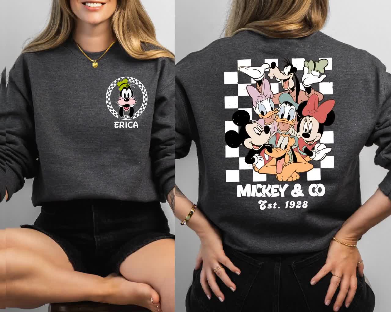 Sudadera personalizada de Disney Mickey y compañía, sudadera familiar retro de Mickey y sus amigos, regalo para viaje a Disneyland, vacaciones en Disney World 2025 video poster