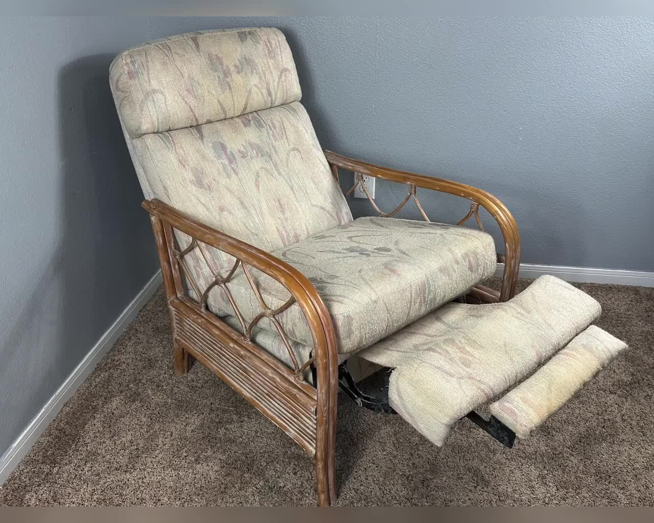 1980s Barcalounger Coastal Style Cerused Finish Rattan Floral Upholstery Recliner Lounge Arm Chair Etsy