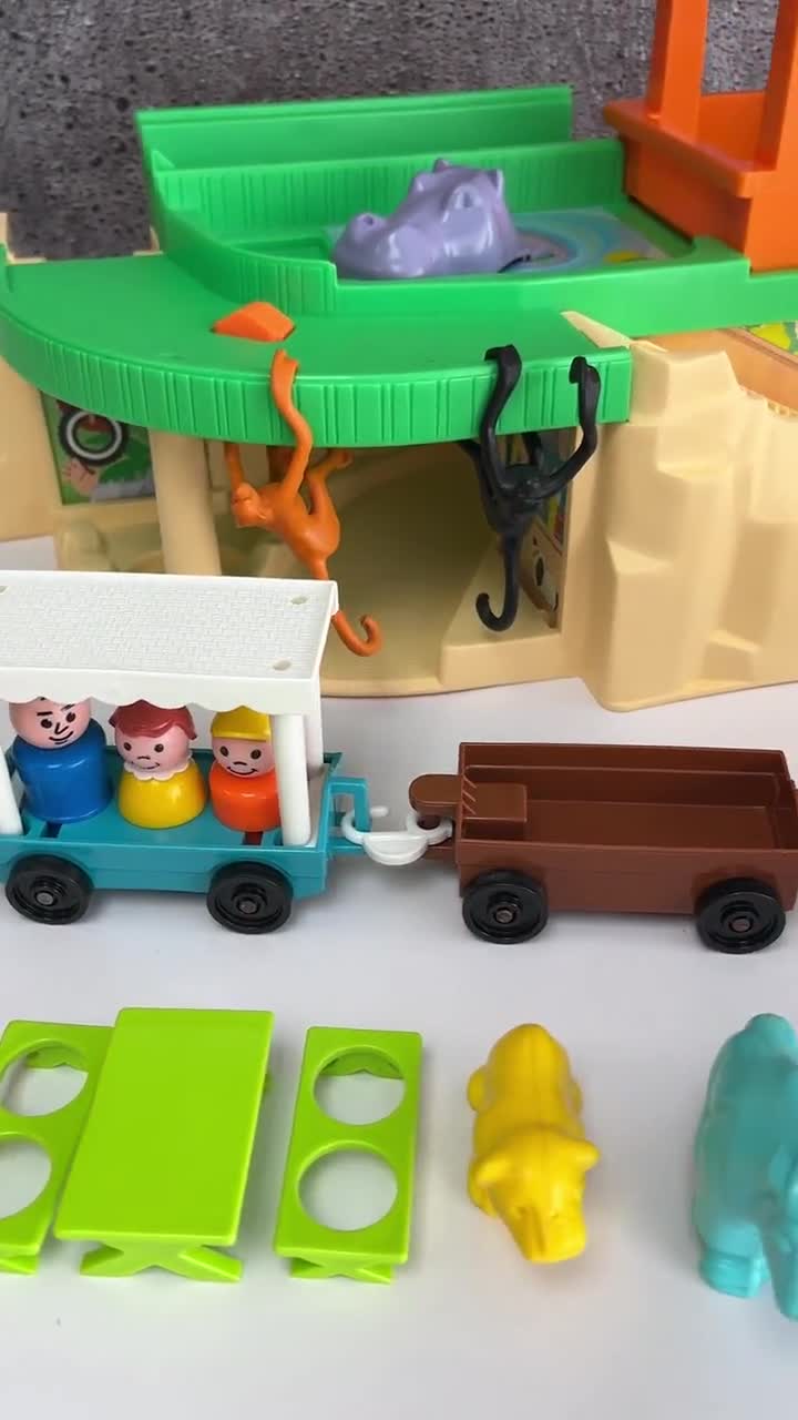 Zoo Playset - Vintage 1990s Fisher Price Little People Zoo