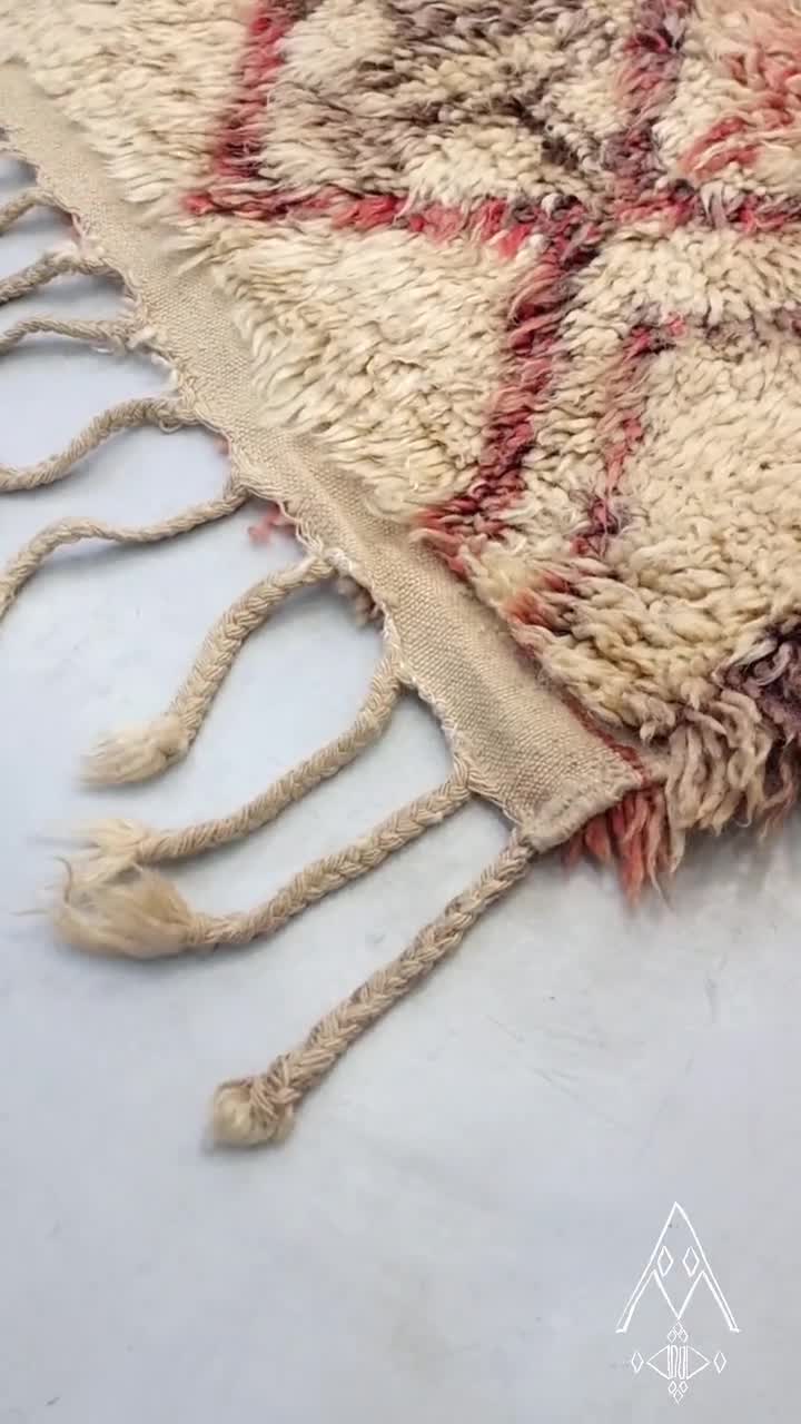 BENI OURAIN RUG 6x11、大型モロッコ製ラグ、シャギーウールラグ、幾何