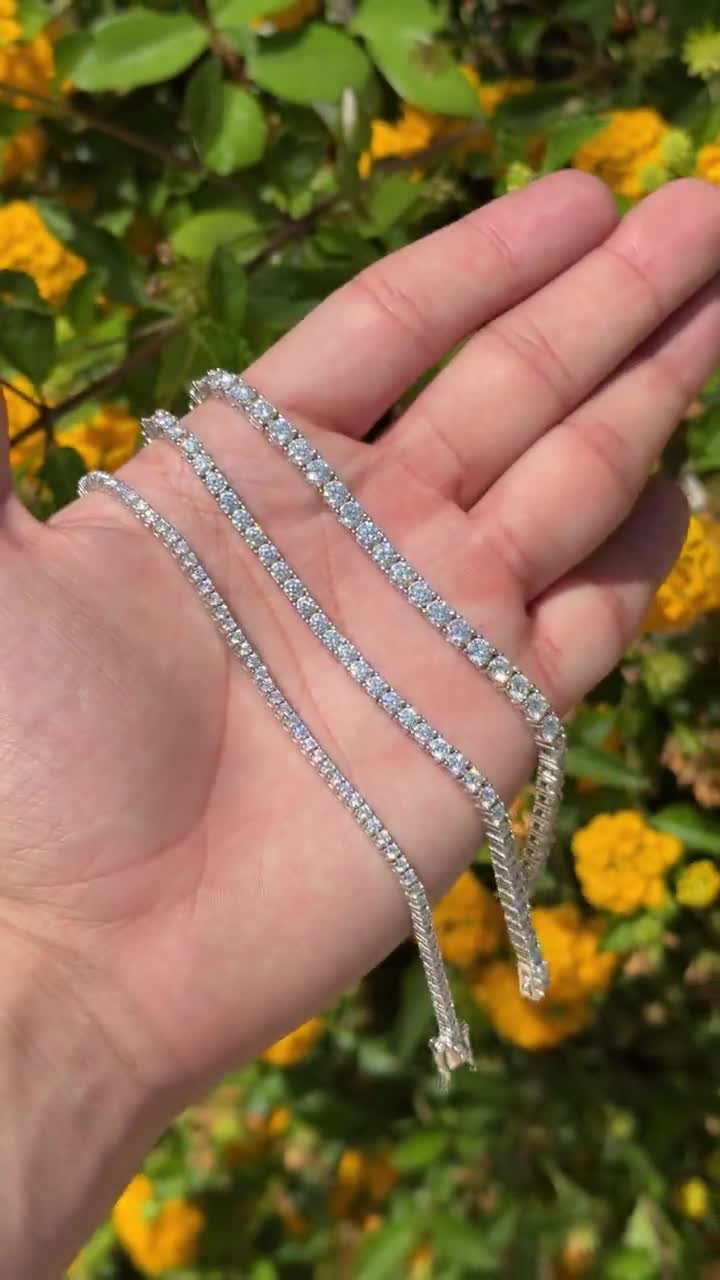 Pulsera de tenis con moissanita de 2-4 mm, plata de ley 925, calidad VVS. Aprobada por el probador de diamantes. Ideal como regalo de aniversario. video poster
