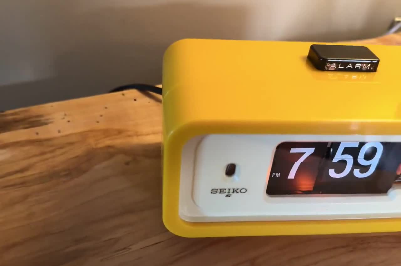 Restored 1974 Vintage Seiko DP-666 Flip Clock in Mellow Yellow - Etsy