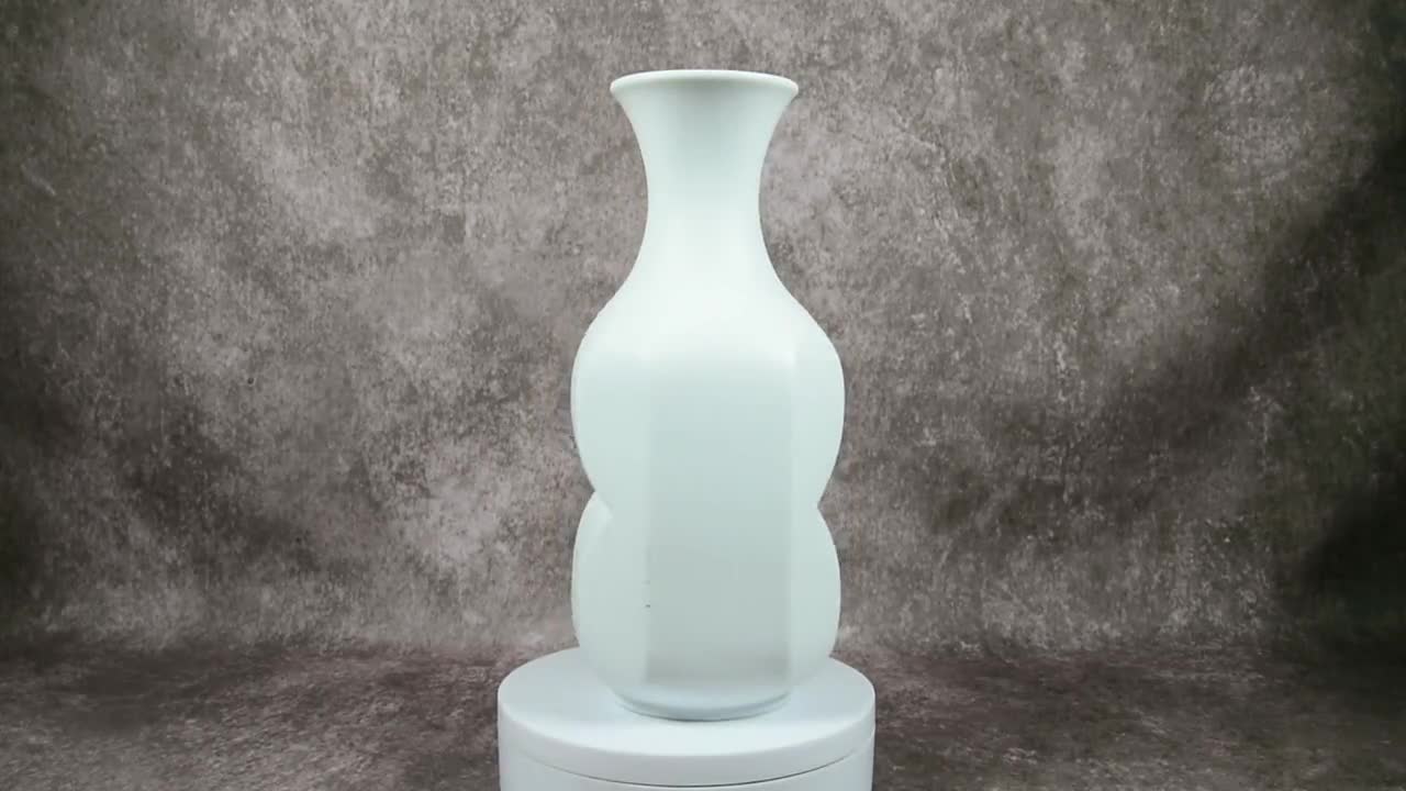 フッチェンロイター・アルカイス花瓶 – ハインリッヒ・フックスの フッチェンロイター・アルカイス花瓶 – ハインリッヒ・フックスの