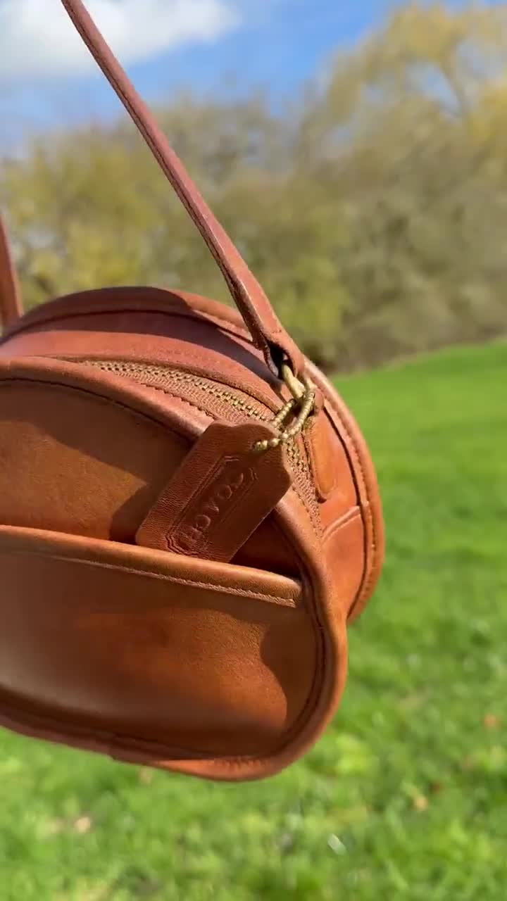ショルダーバッグ old coach canteen vintage shoulder bag COACH Vintage Canteen Crossbody or Shoulder Bag in British Tan