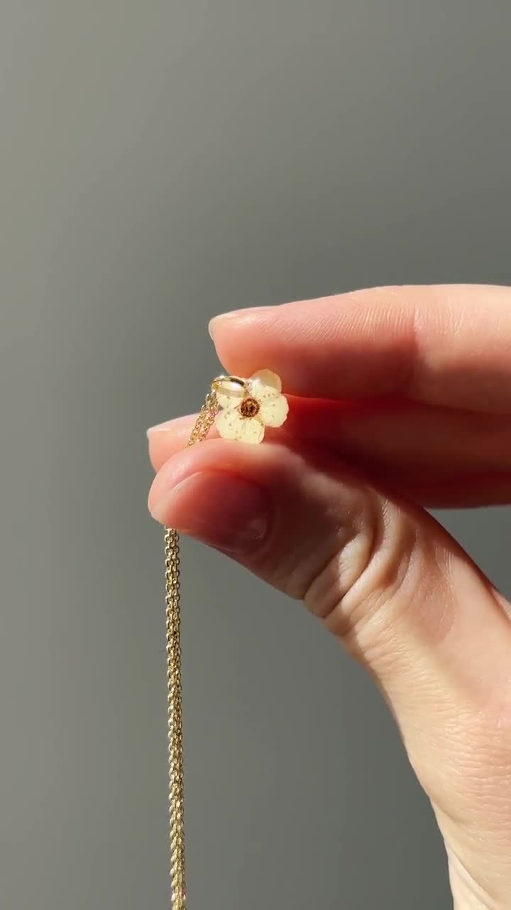 本物の象牙の花のペンダントネックレス：自然にインスパイアされた樹脂