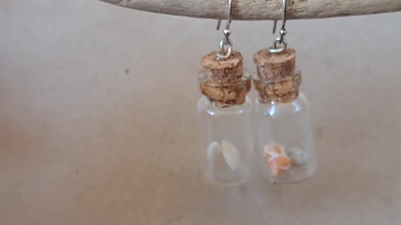 Orecchini terrario "Spiaggia nella bottiglia": argento sterling, conchiglie australiane video poster