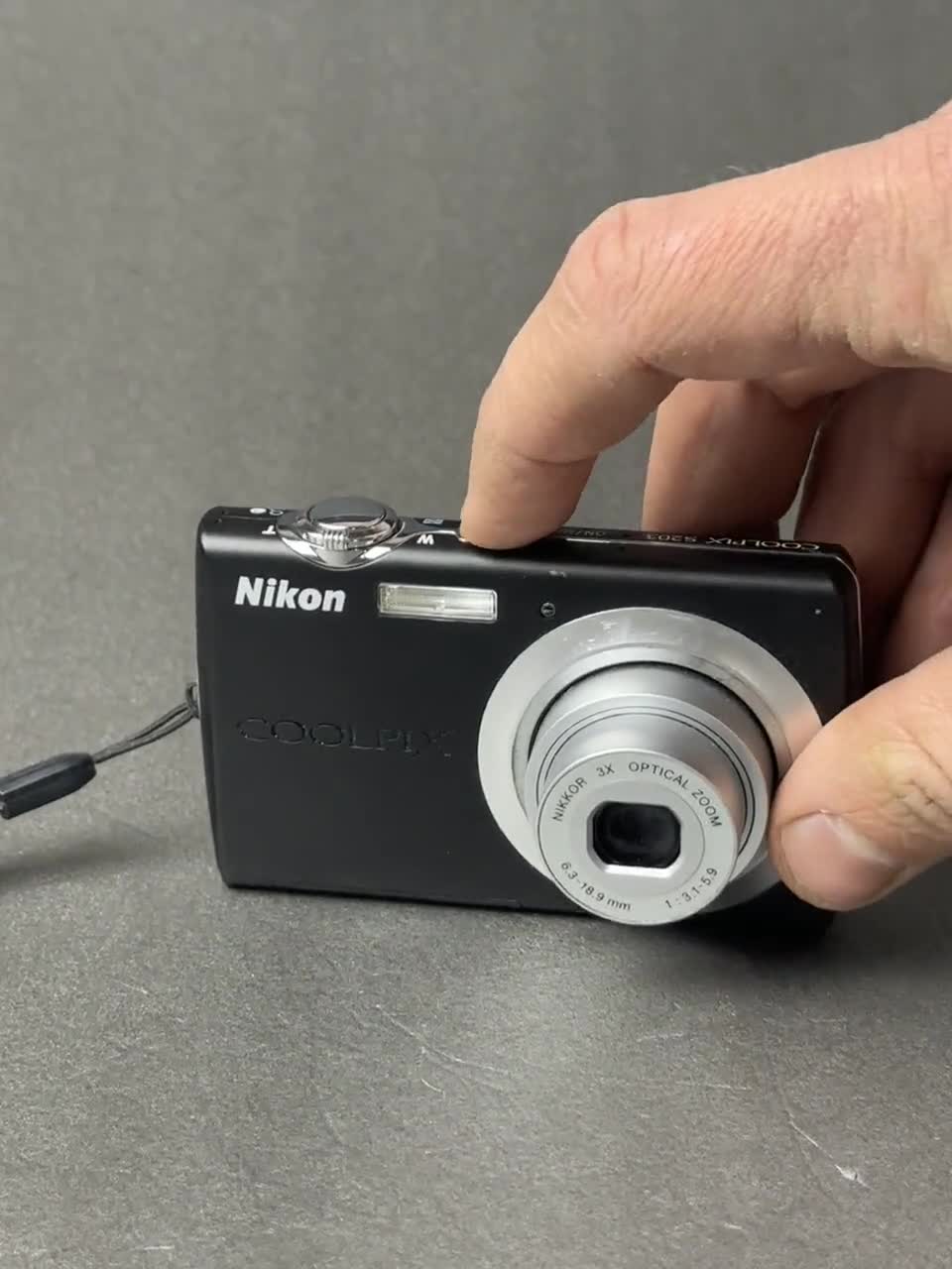 Nikon Coolpix S203 Digital Camera Compact CCD Camera Silver Tested