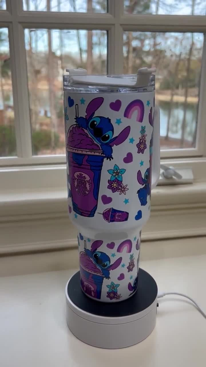 Vaso Stitch, bebida morada y diseño floral video poster