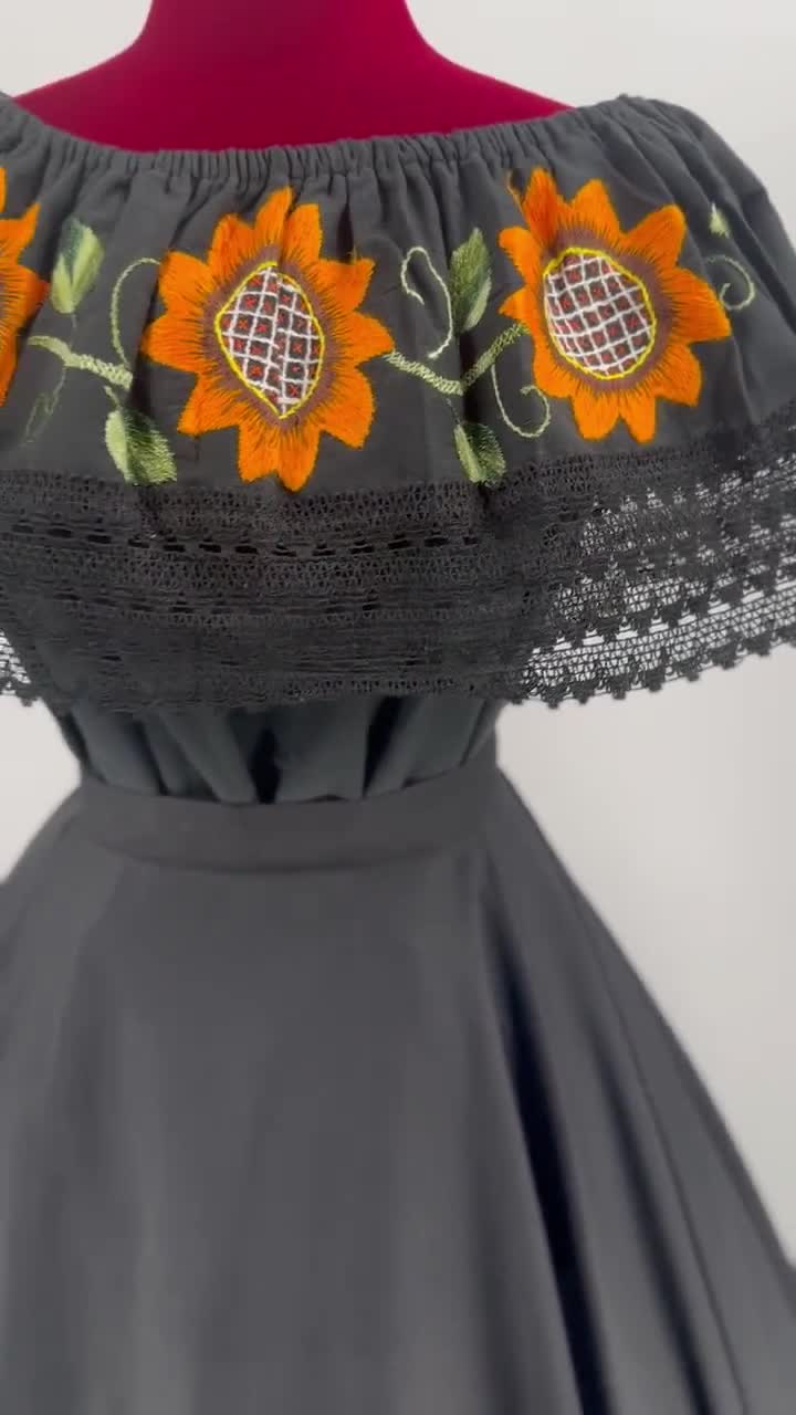 伝統的なメキシコ刺繍の花柄ドレスセット - ハンドメイドツーピース