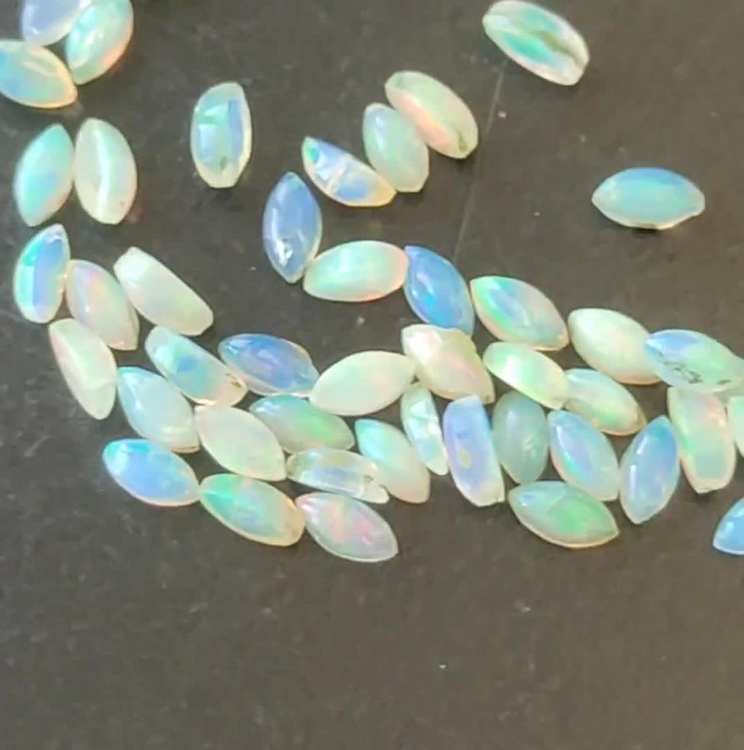 天然エチオピア オパール マーキス カボション AAA - 5 x 10 mm マルチ