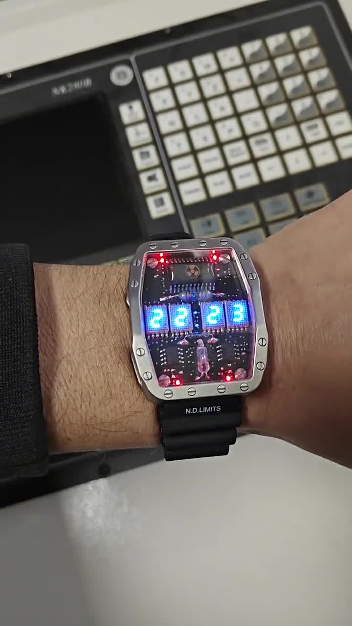 チタン腕時計、ブルーLED、ハンドメイド、イタリア製 - Etsy 日本